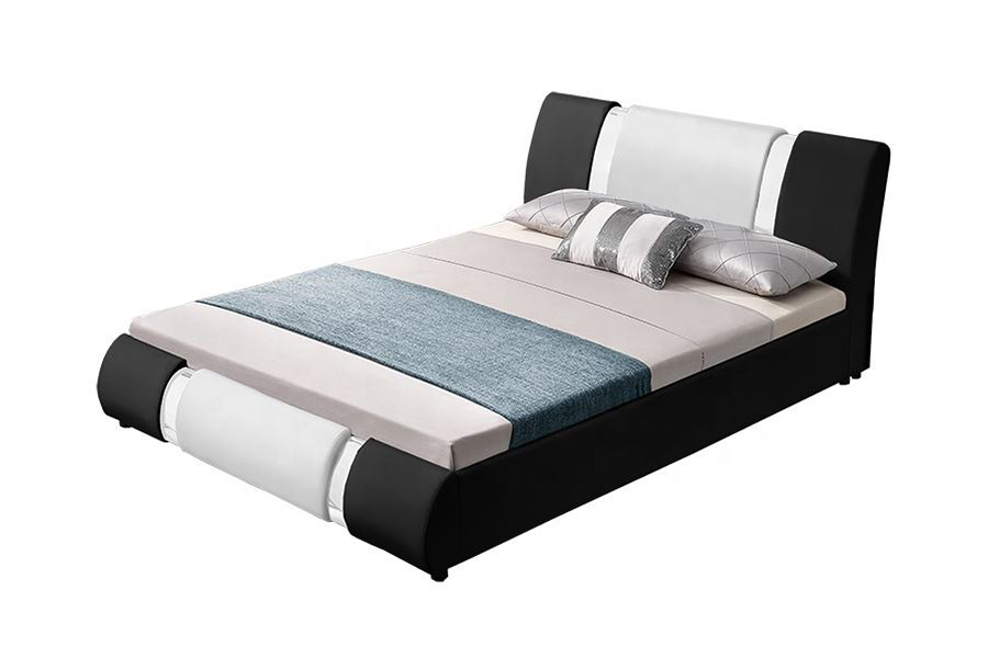 1146 Kissen mit Silberfaden verziert, gepolstertes Bett
