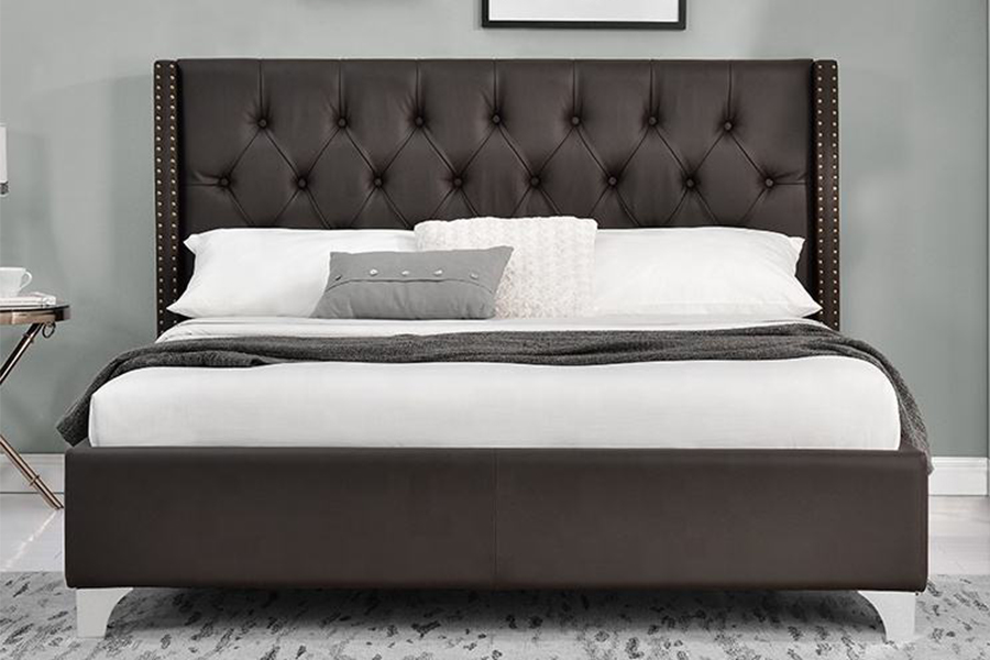 1210 Wing Design klassisches Polsterbett mit Nieten