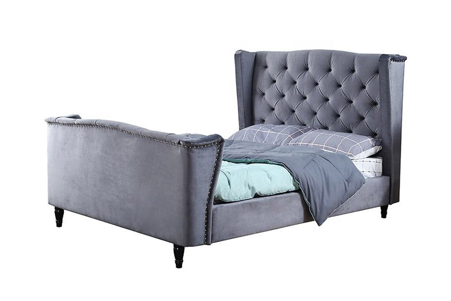 1399 gepolstertes Wingback-Knopfbett aus Samtstoff