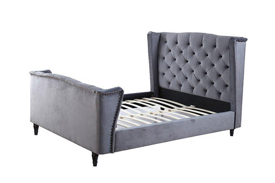 1399 gepolstertes Wingback-Knopfbett aus Samtstoff