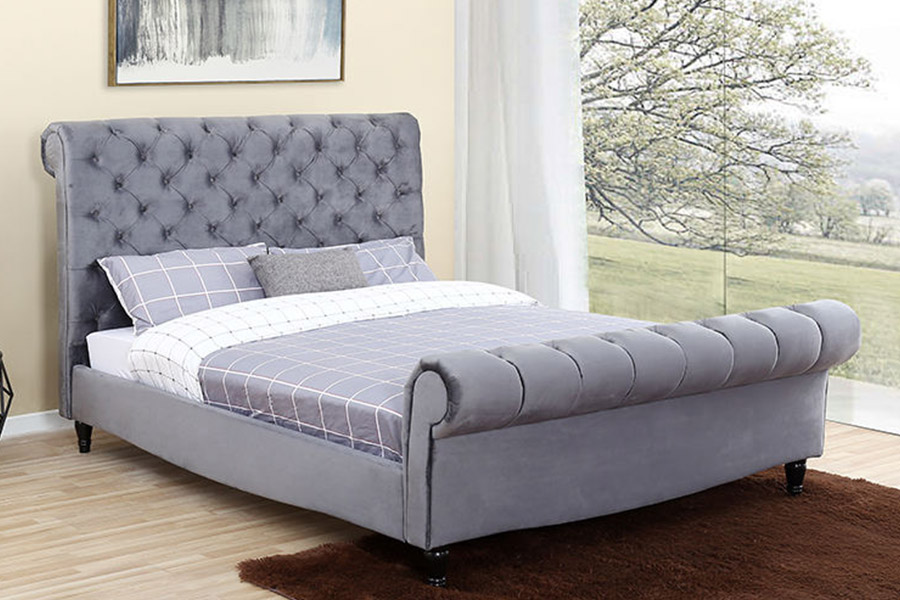 1393 Luxus-Schlittenbett mit hohem Kopfteil, gepolstertes Bett