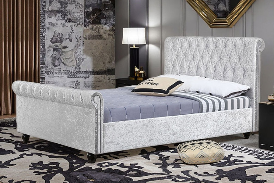 1366 Modernes Schlittenbett, gepolstertes Bett aus Samtstoff
