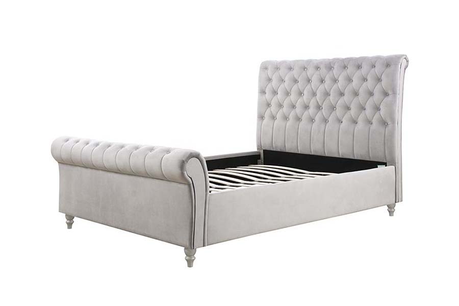 1563 Klassisches, silberfarbenes Schlittenbett, gepolstertes Bett