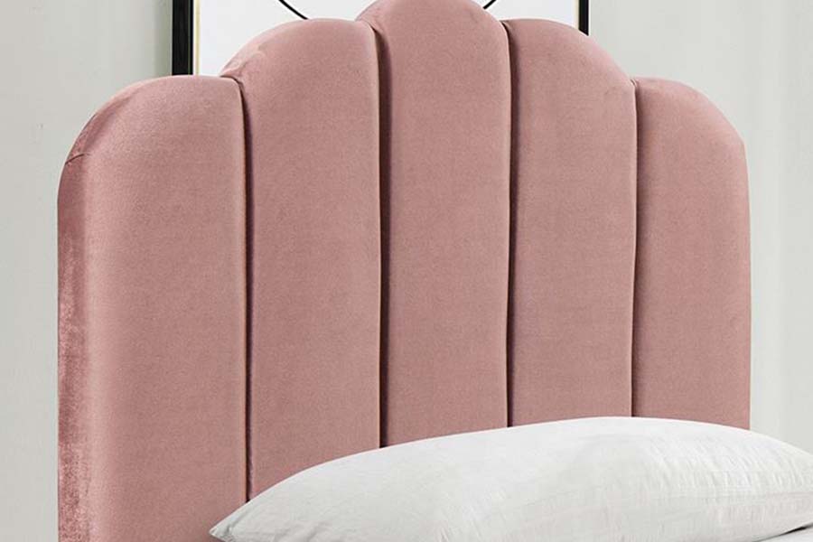 1655 Plattformbett, gepolstertes Bett aus rosa Leinenstoff