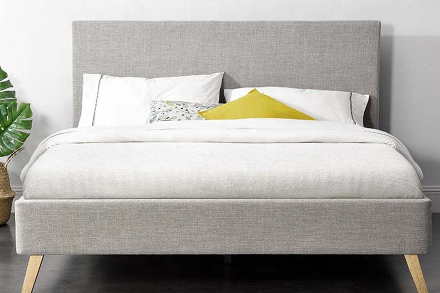 1525 Doppelbett mit Holzrahmen und weicher Polsterung