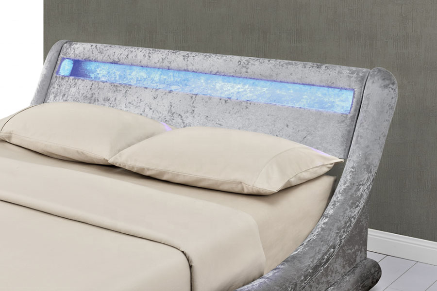 LED-Ottomane mit Gasdruckfeder und Bettgestell aus Pannesamt